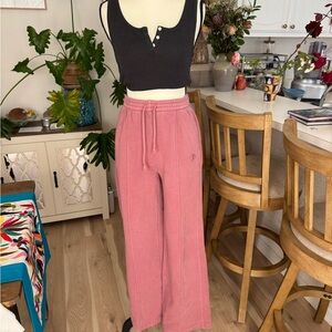 Victoria’s Secret Pink Wide-Leg Sweatpants – Dusty Rose
Size: XS